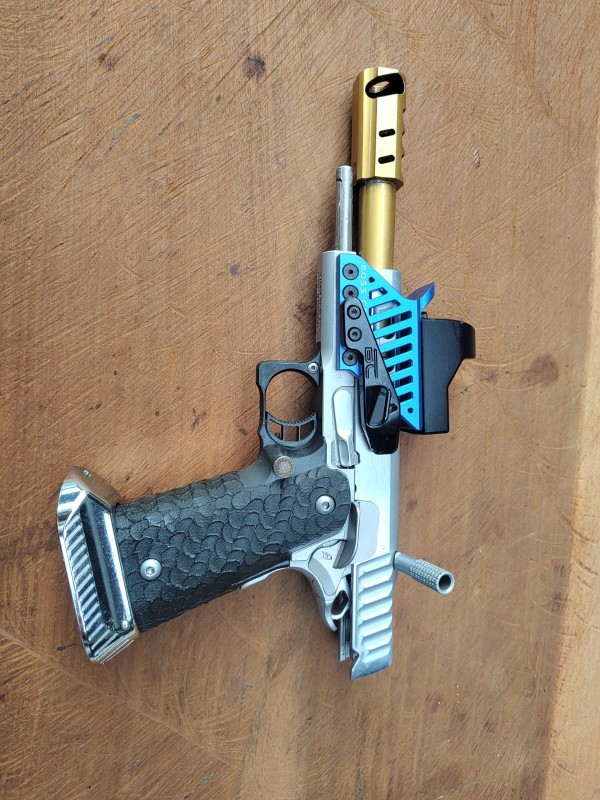 AT JK – PISTOLA STI DVC OPEN .38 (COM 3 CARREGADORES)