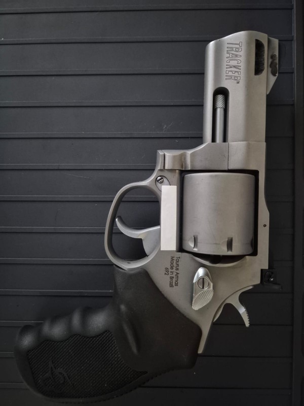 AT EM – REVÓLVER TAURUS RT 692 (COM DOIS TAMBORES: 9MM E .357 MAG)